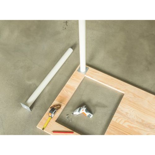 Diy Construieste O Masa Banc De Lucru Din Lemn Cu Picioare Metalice Si Spatii De Stocare Verticale